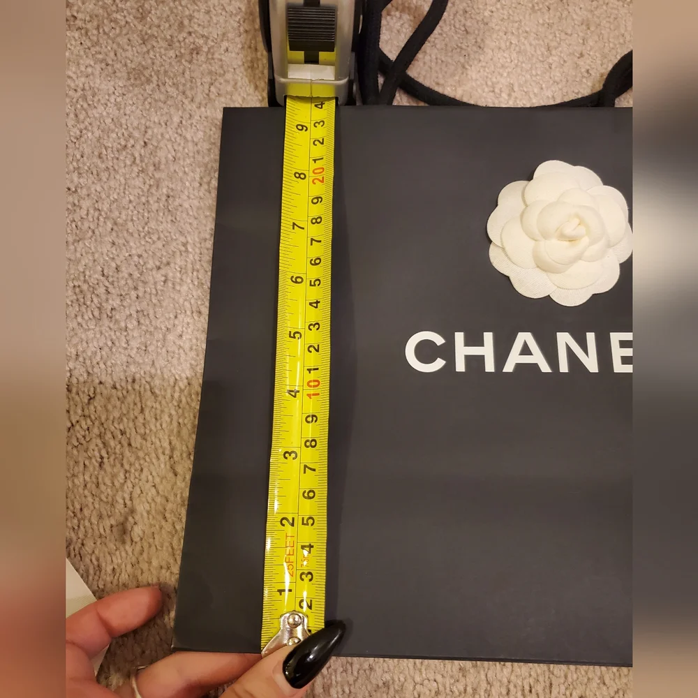 Authentic Chanel gift bag with camellia - Picture 2 of 4